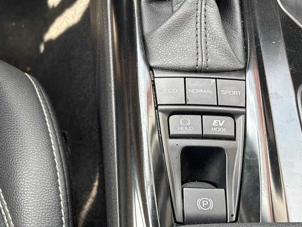 Used 2025  Toyota SE image 16