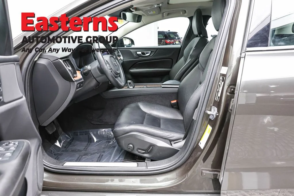 Used 2022 Gray Volvo B5 Momentum image 15