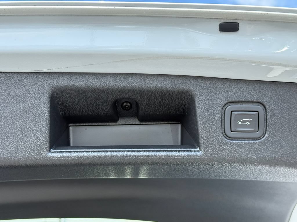 Used 2024 Summit White Chevrolet LT image 13