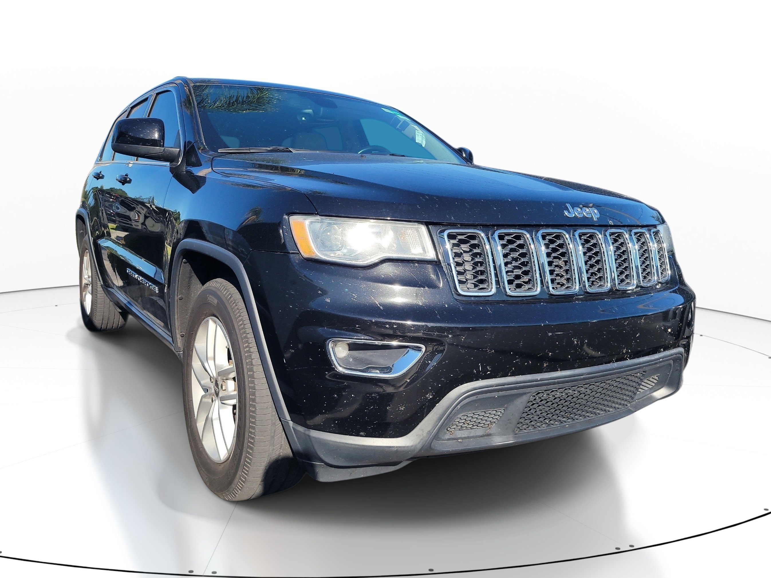 Used 2018 Diamond Black Crystal Pearlcoat Jeep Laredo E image 1