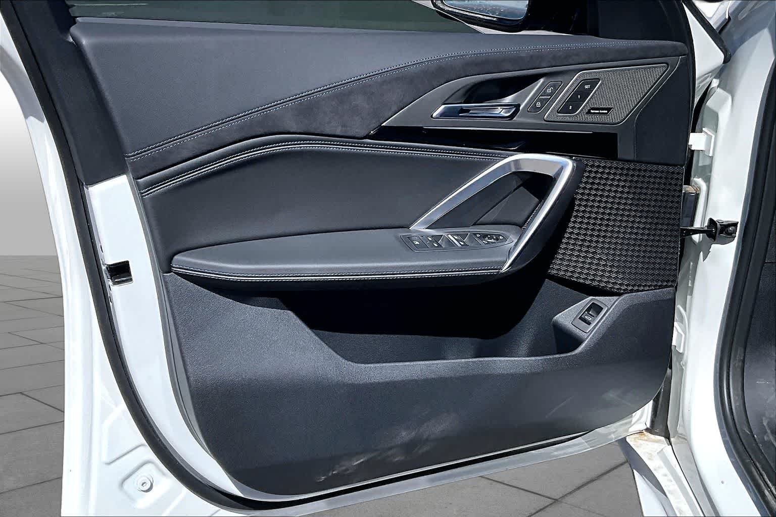 New 2026 Alpine White BMW xDrive28i image 10