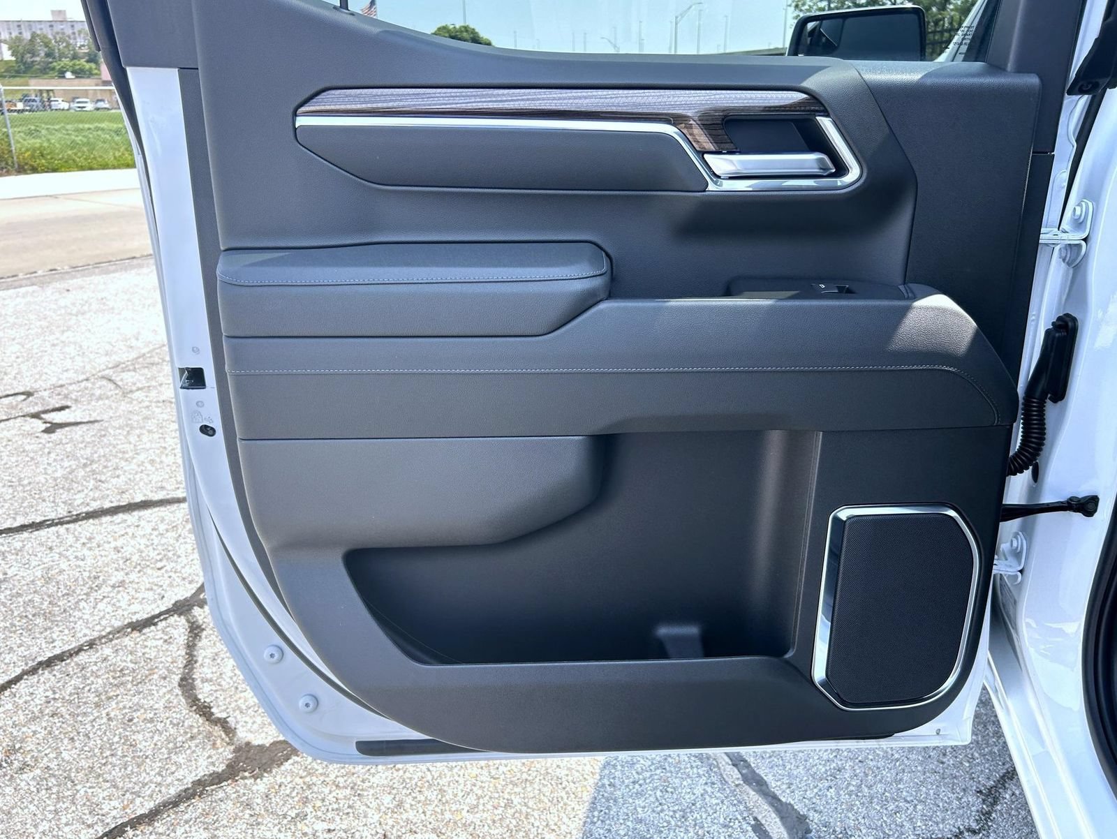New 2026 Summit White Chevrolet LT image 19