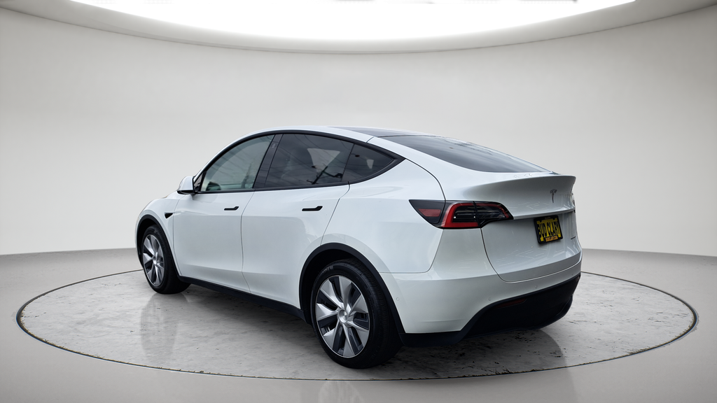 Used 2021  Tesla Long Range image 3