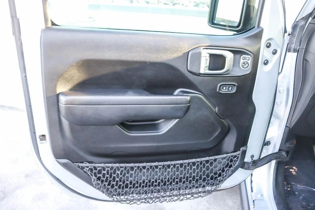 Used 2022 Silver Jeep Rubicon image 24