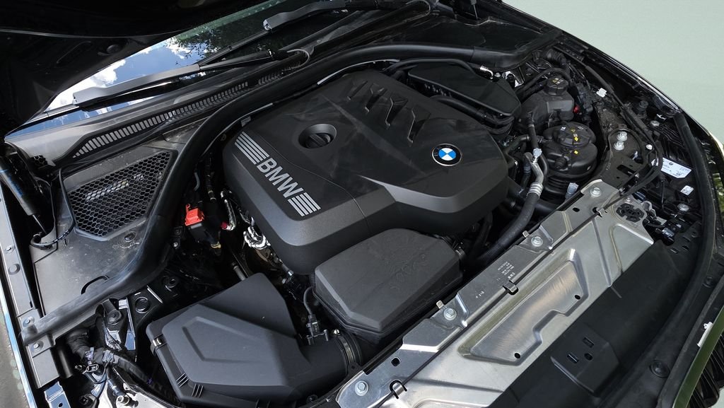2026 BMW 3 Series 330i - Photo 24
