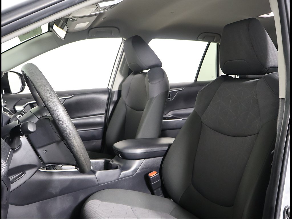Used 2025 Silver Sky Metallic Toyota XLE image 7