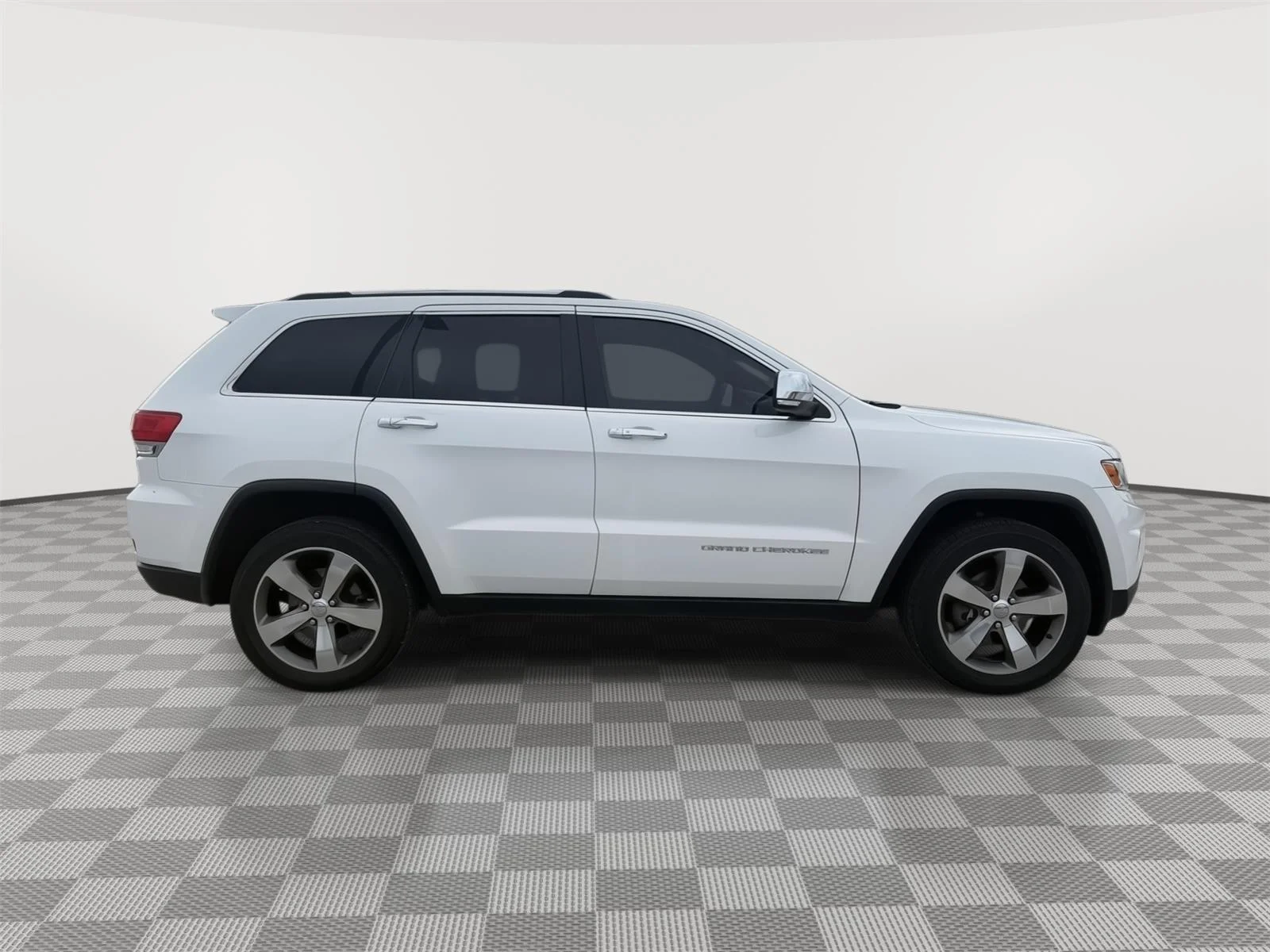 Used 2014 Bright White Clearcoat Jeep Limited image 10