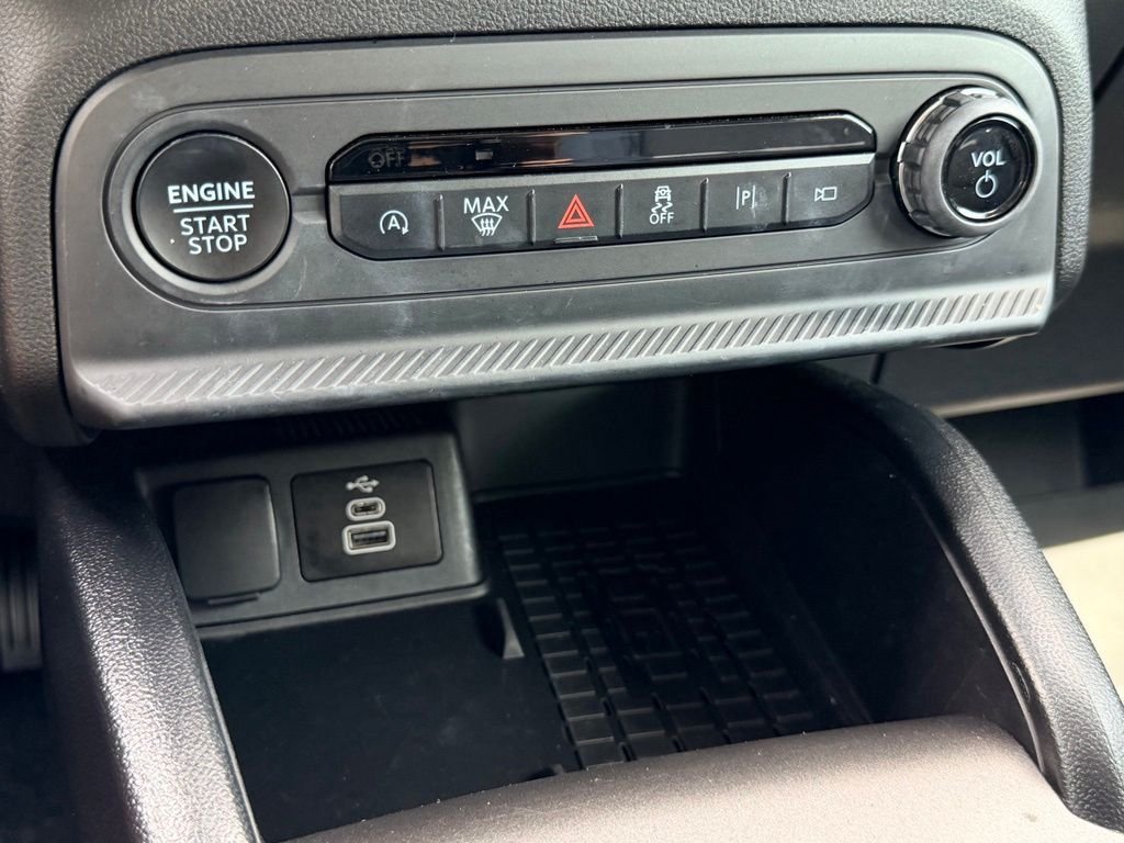 Used 2025 Gray Ford Outer Banks image 30