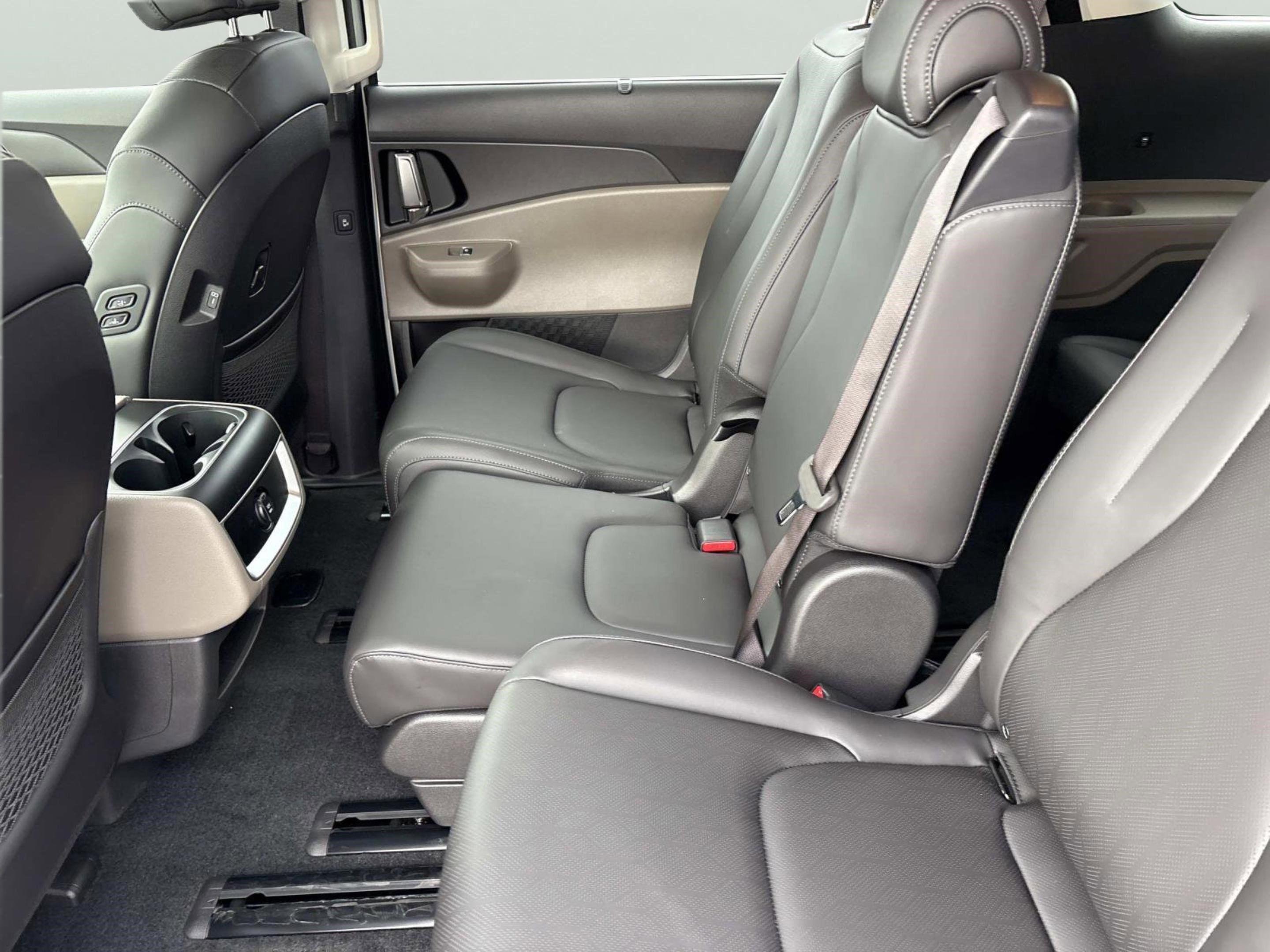 New 2026 Ivory Silver Kia EX image 18