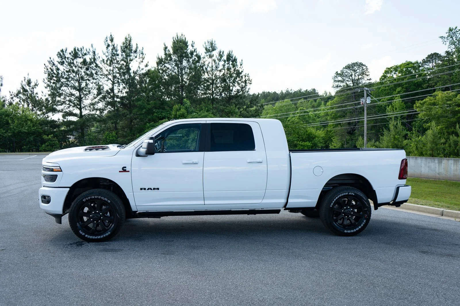 New 2026 Bright White Clear-Coat Exterior Paint RAM Laramie image 12
