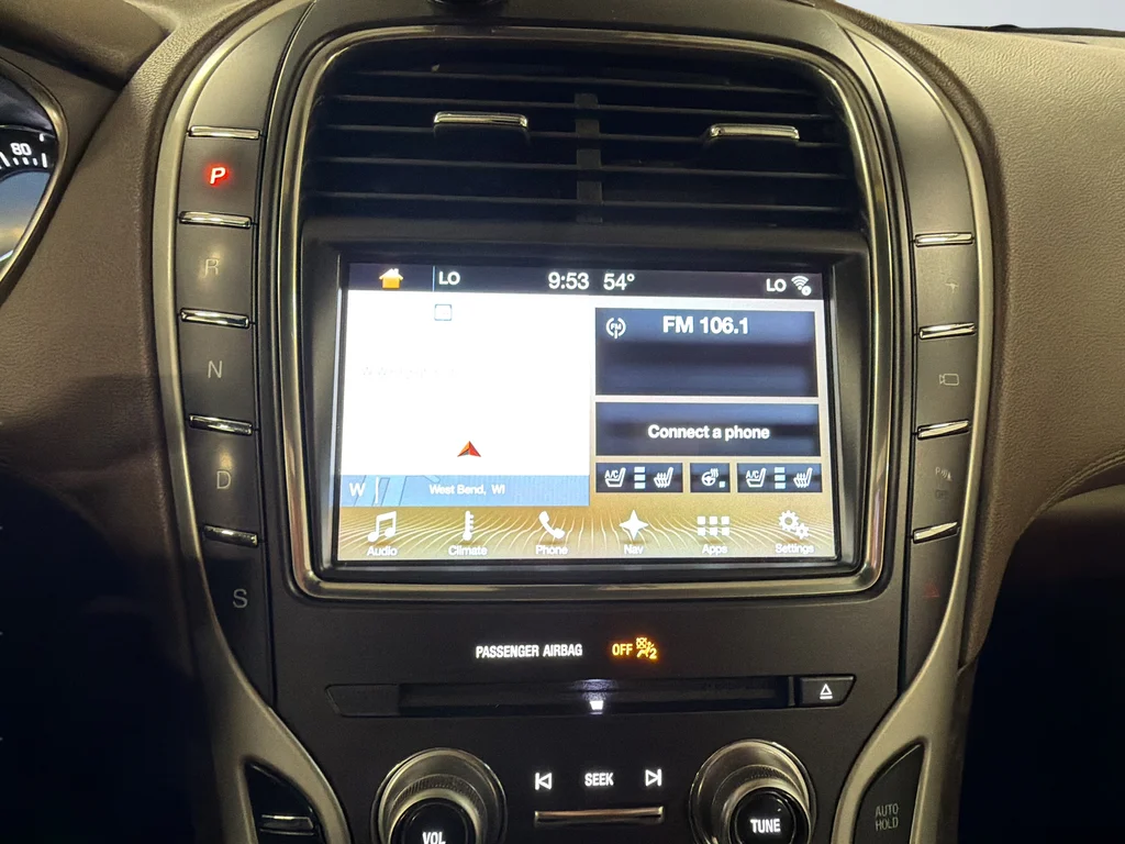 Used 2017 Gray Lincoln Reserve image 24