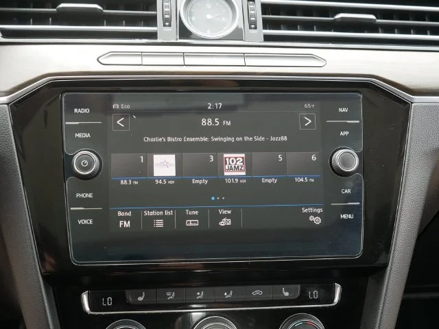 Used 2019 Gray Volkswagen 2.0T SEL image 28