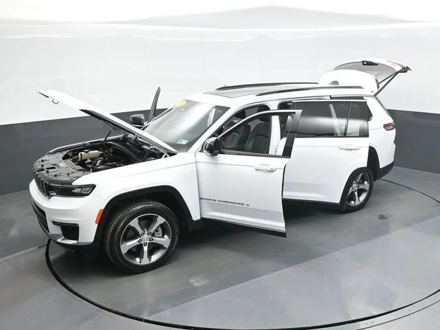 Used 2025 White Jeep Limited image 28