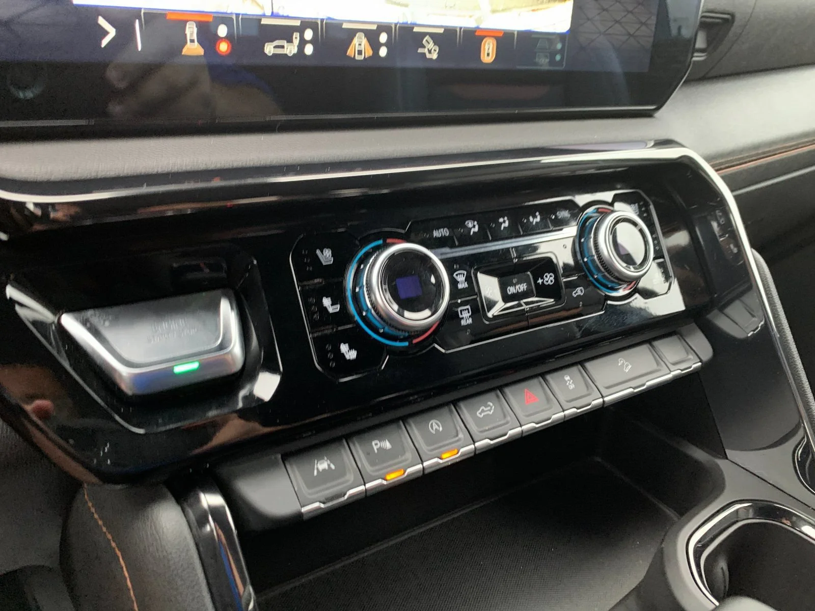 Used 2024 Onyx Black GMC AT4 image 22