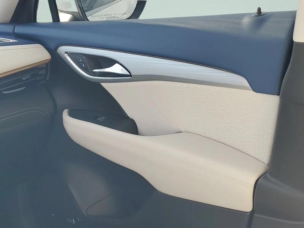 New 2026 Iridescent White Tricoat Buick Avenir image 13