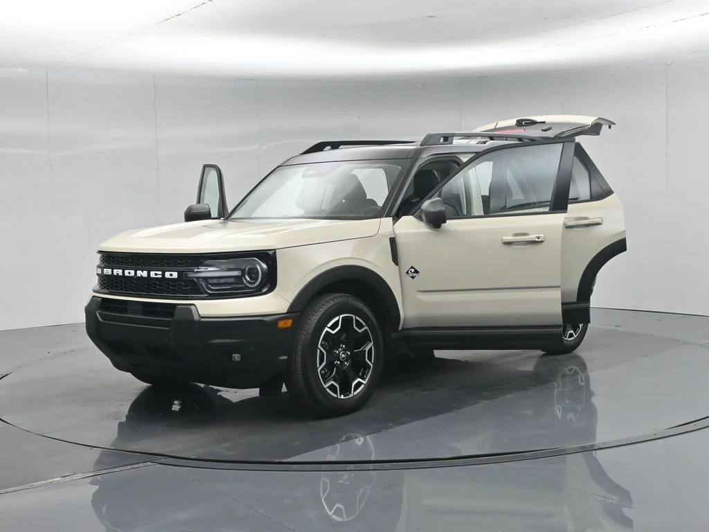 Certified Used 2025 Beige Ford Outer Banks image 33