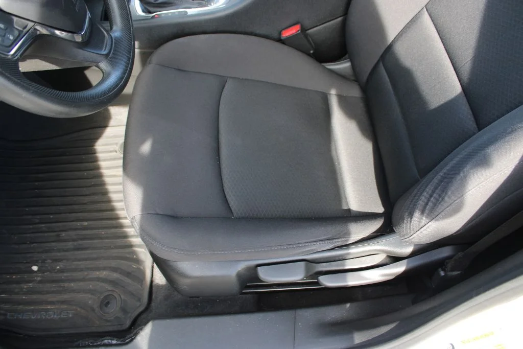 Used 2020 White Chevrolet LS image 15