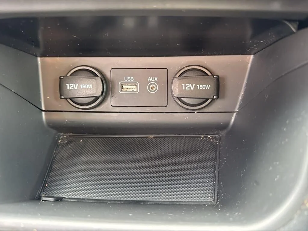 Used 2016 Black Hyundai Base image 25