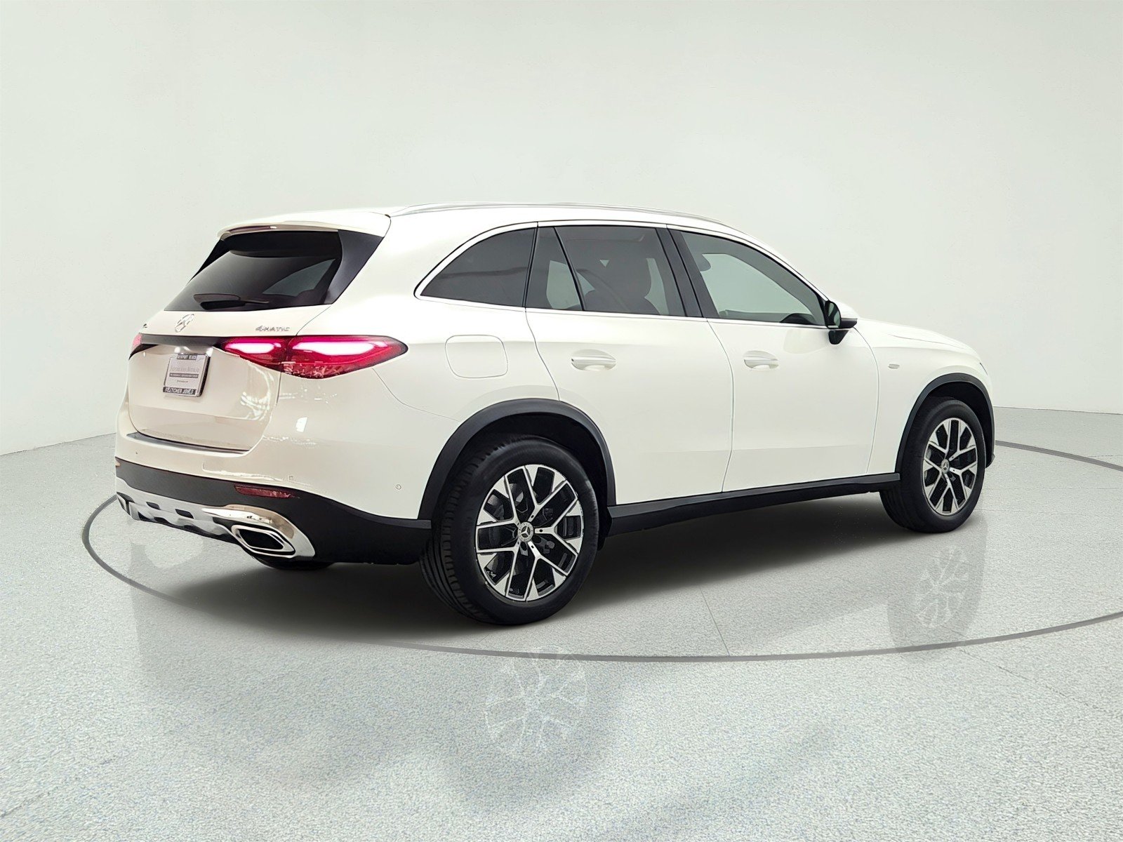 Used 2025 Polar White Mercedes-Benz GLC 350e 4MATIC® SUV image 5