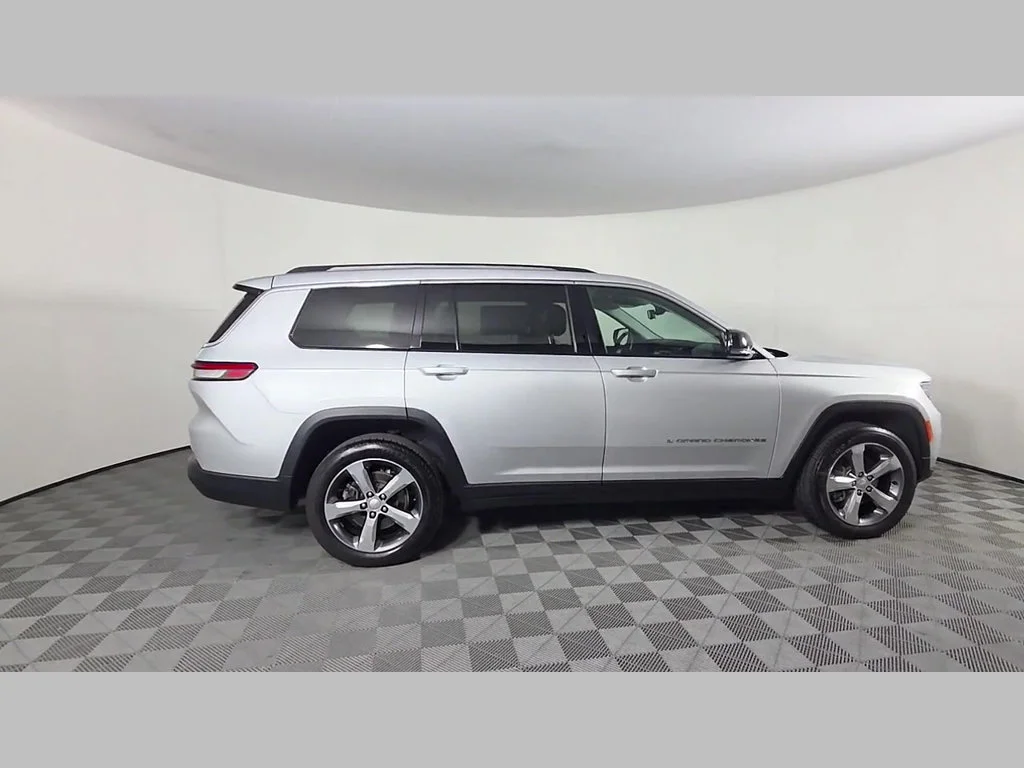 Used 2021 Silver Zynith Jeep Limited image 37
