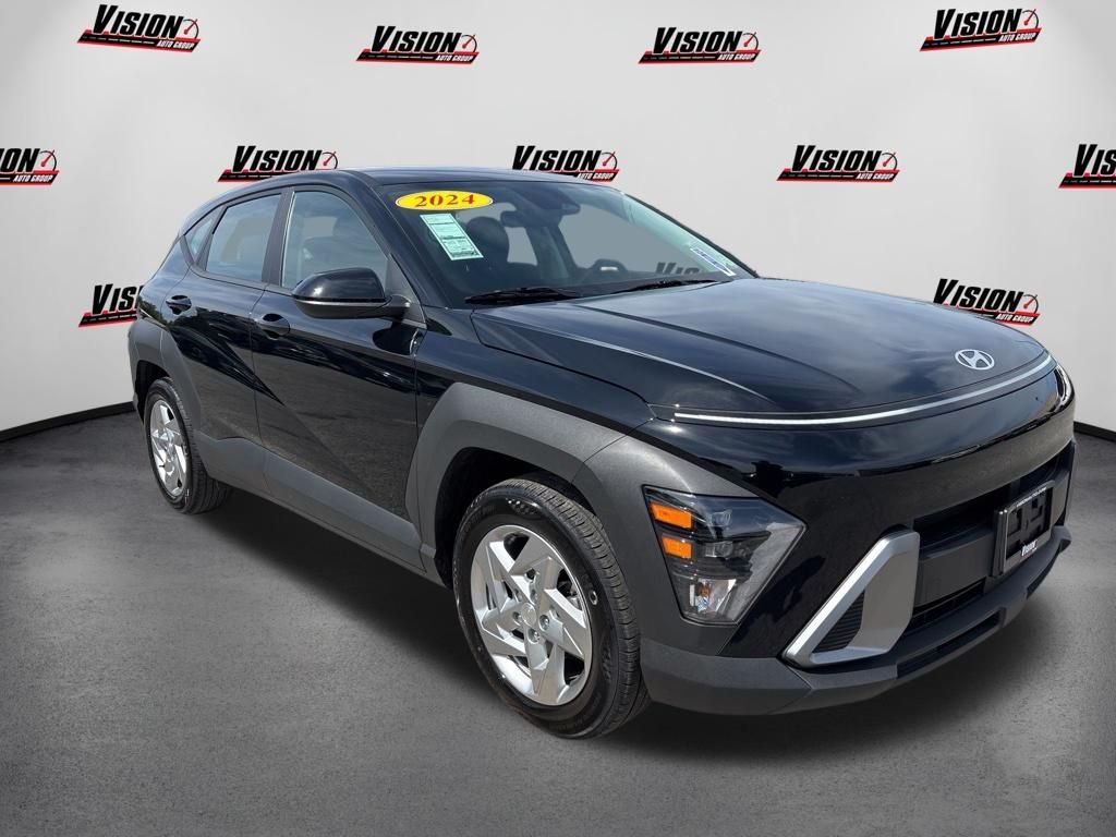 Used 2024 Black Hyundai SE image 3