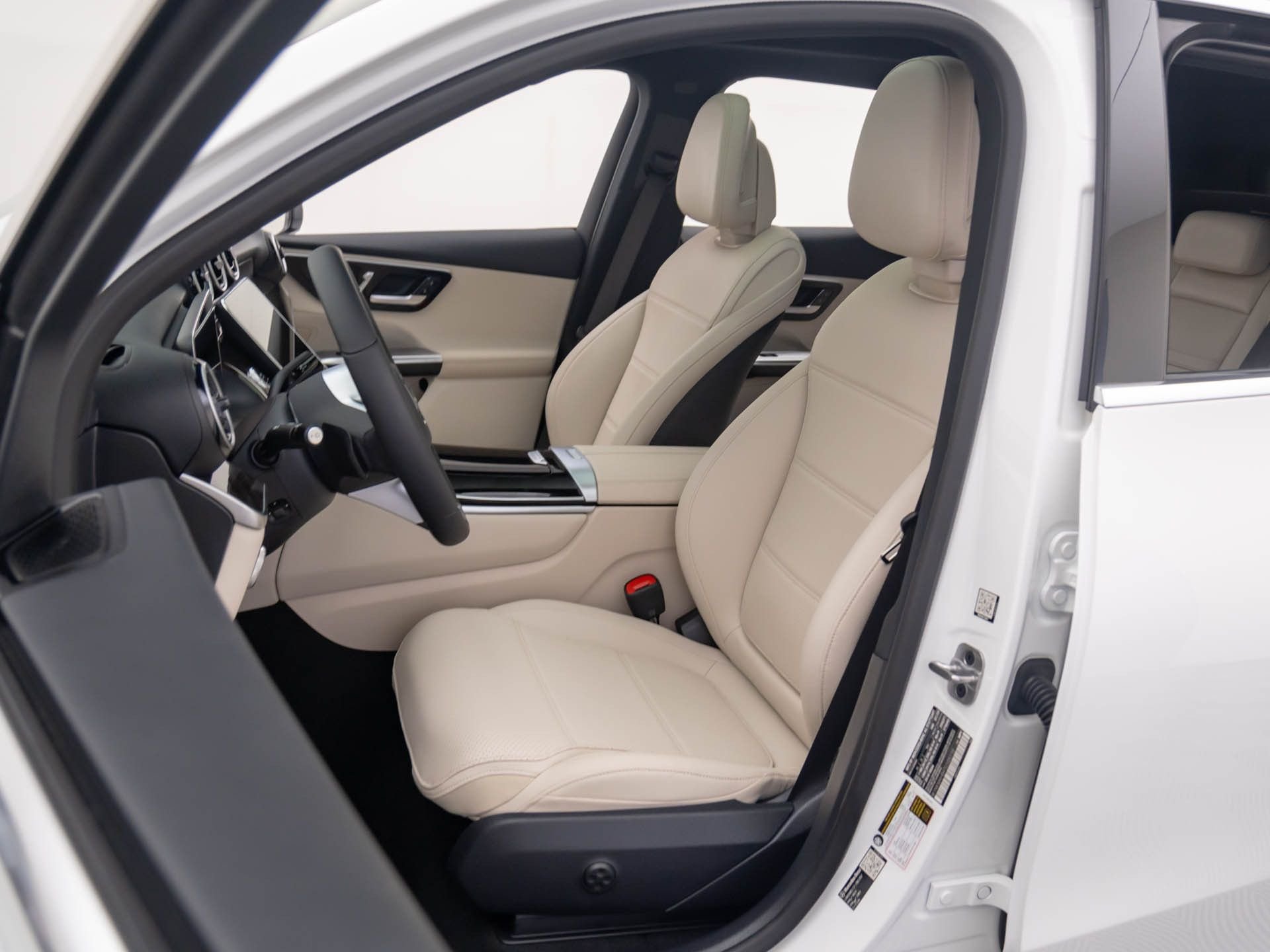 New 2026 Polar White Mercedes-Benz GLC 300 image 15