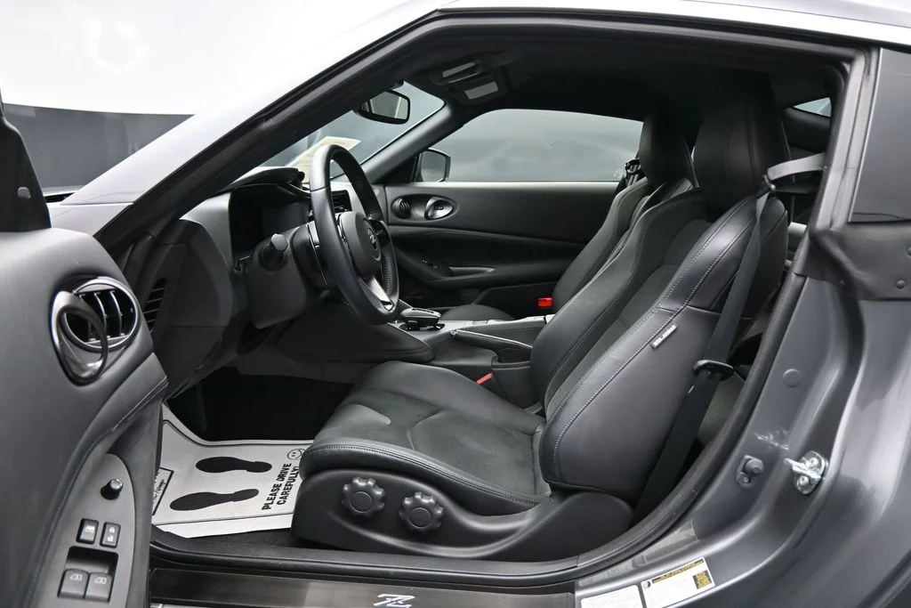 Used 2025 Gray Nissan Performance image 9