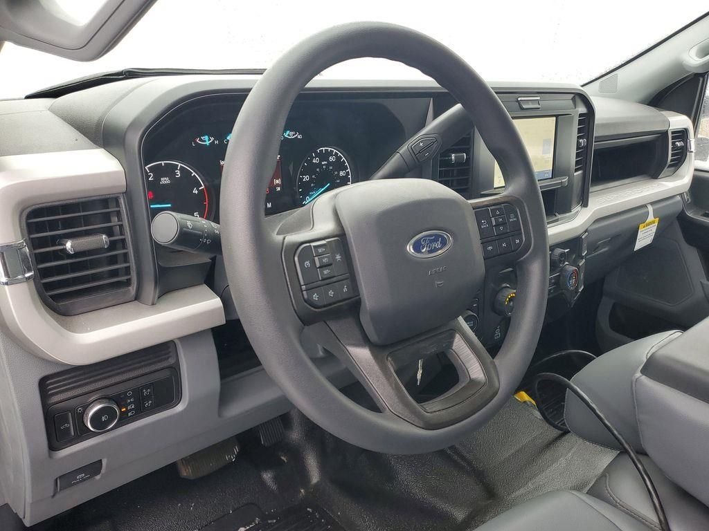 New 2025 Oxford White Ford F-350® XL image 4