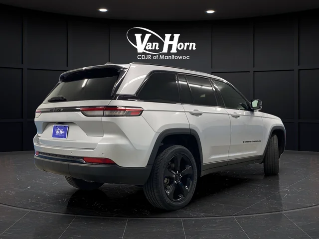 Used 2023 Silver Jeep Altitude X image 3