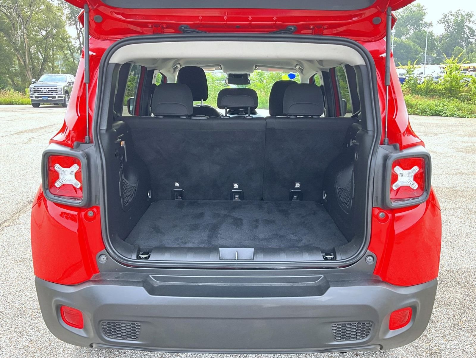 Used 2019 Red Jeep Sport image 9