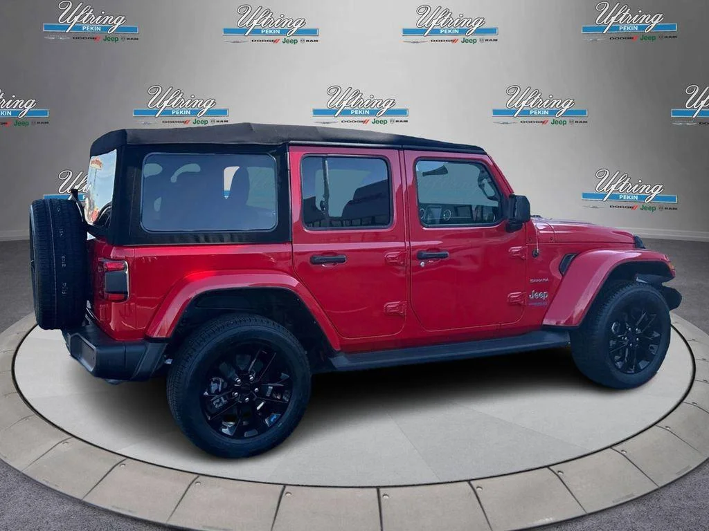 Used 2022 Firecracker Red Clearcoat Jeep Unlimited Sahara image 4