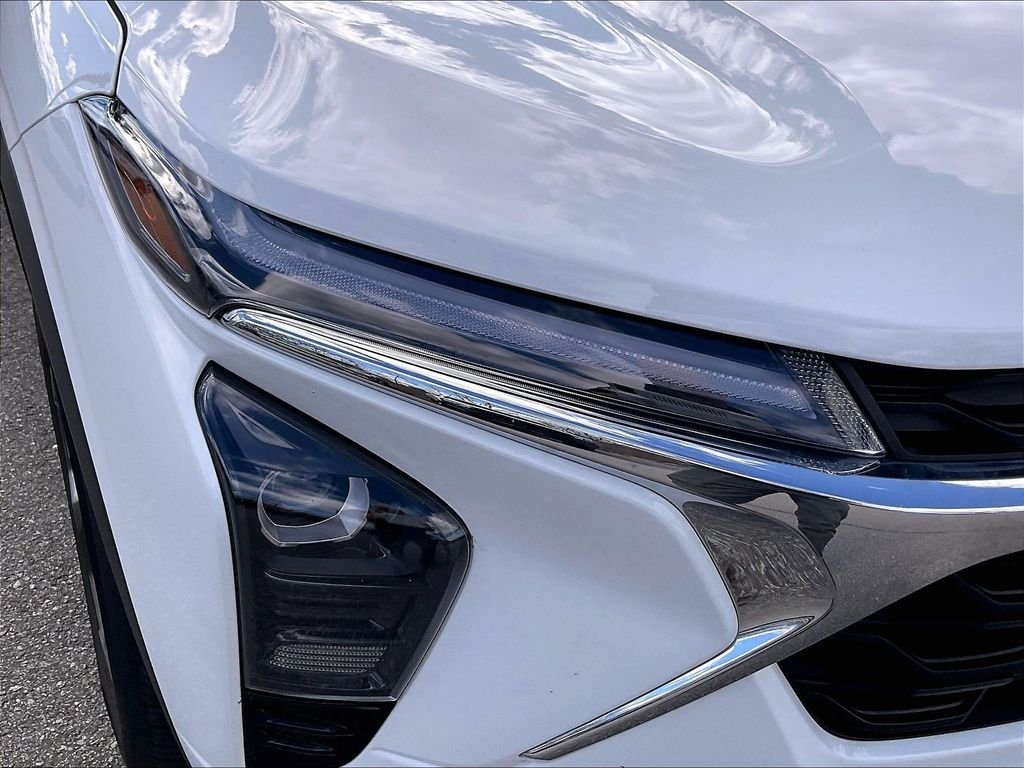 Used 2025 White Chevrolet LT image 29