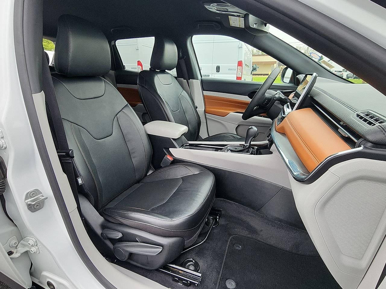 Used 2023 White Jeep Limited image 23
