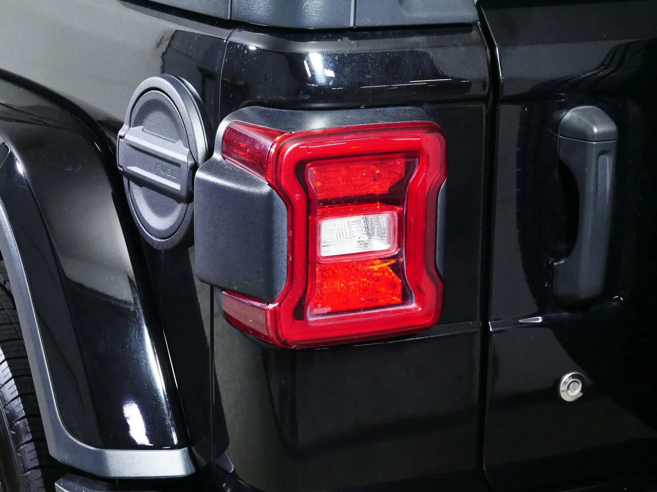 Used 2019 Black Clearcoat Jeep Sahara image 17
