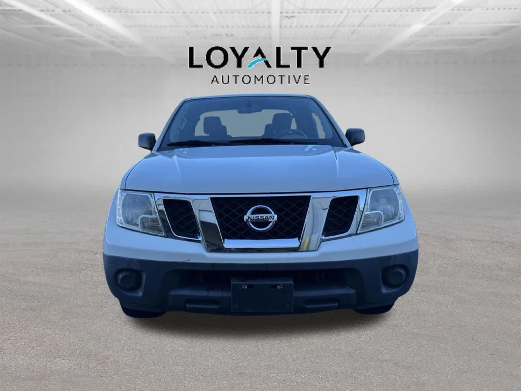 Used 2017 White Nissan S image 8