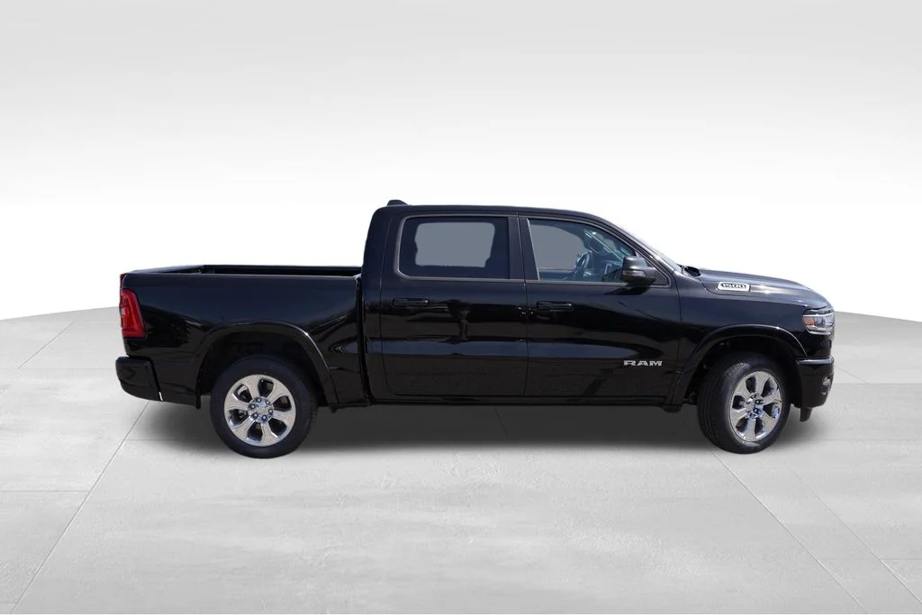 New 2026 Diamond Black Crystal Pearl-Coat Exterior Paint RAM Big Horn image 3