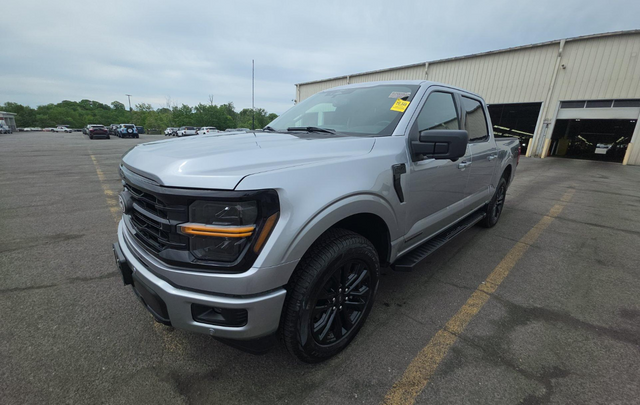 Used 2025 Silver Ford XLT image 1