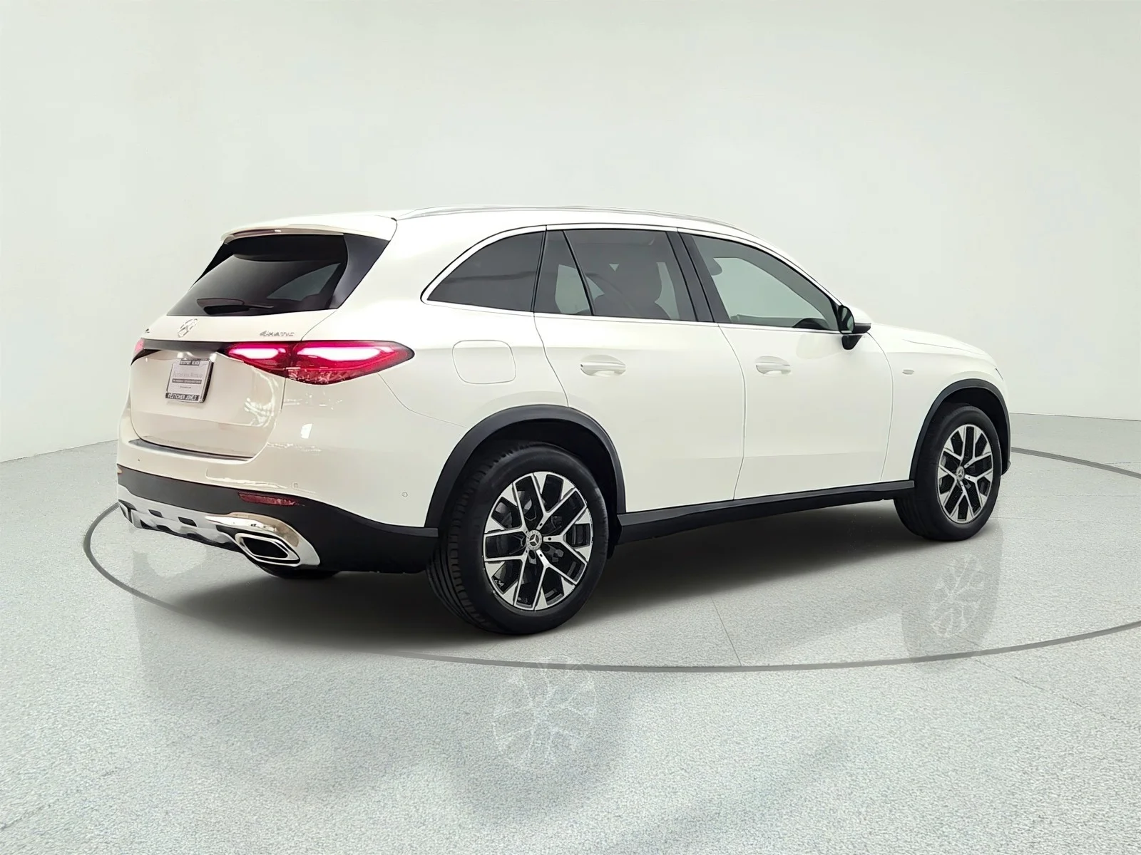 Used 2025 Polar White Mercedes-Benz GLC 350e 4MATIC® SUV image 5