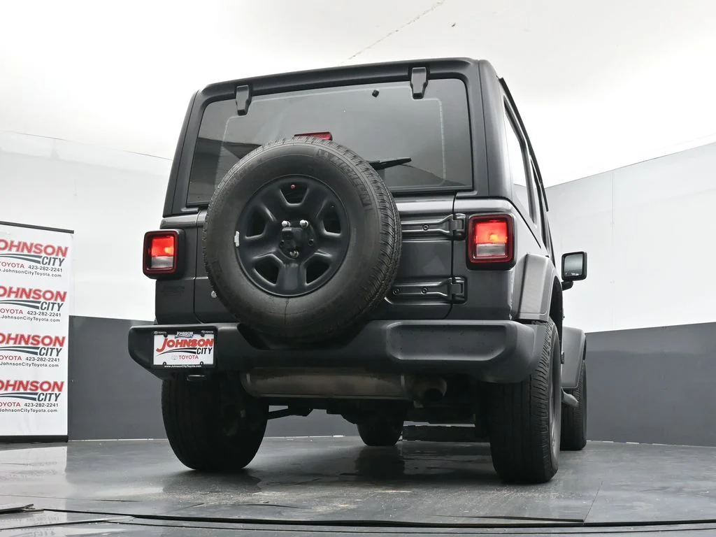 Used 2021 Gray Jeep Unlimited Sport image 34