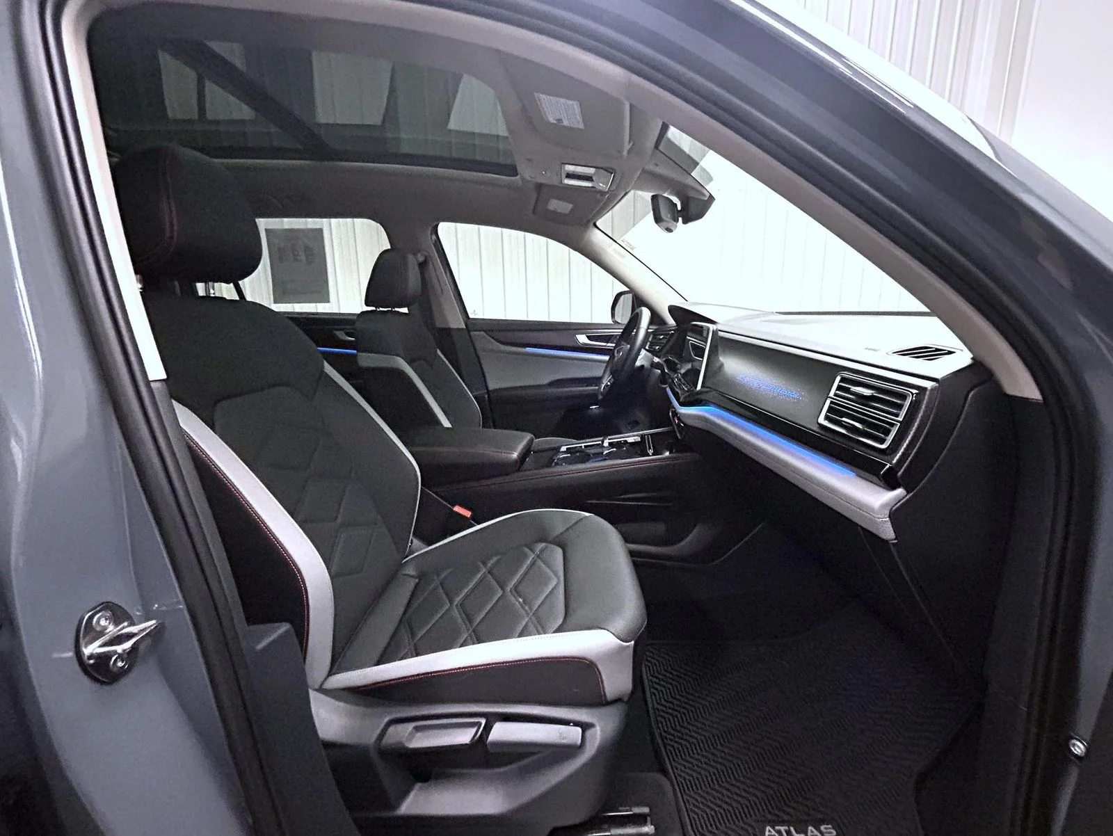 Used 2025 Gray Volkswagen 2.0T Peak Edition image 15