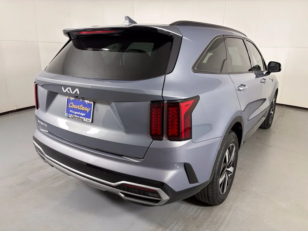 Used 2023 Silver Kia S image 8