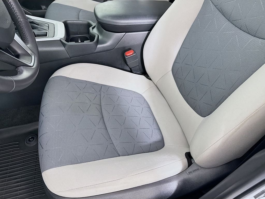 Used 2022 Silver Toyota XLE image 21