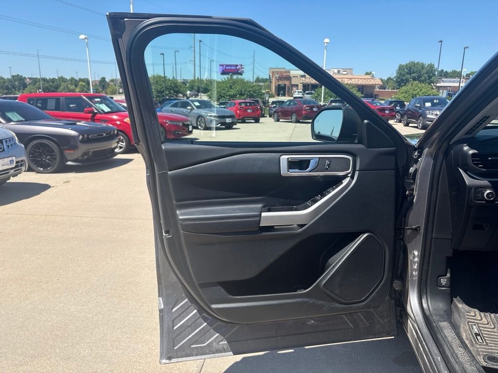 Used 2021 Gray Metallic Ford XLT image 9