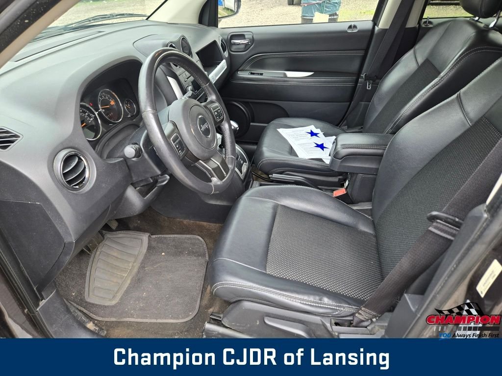 Used 2014 Granite Crystal Metallic Clearcoat Jeep Latitude image 17