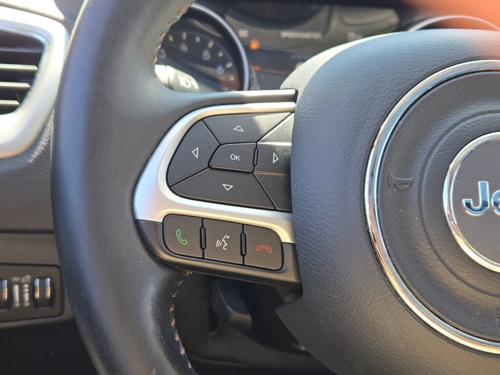 Used 2018 Gray Jeep Latitude image 28