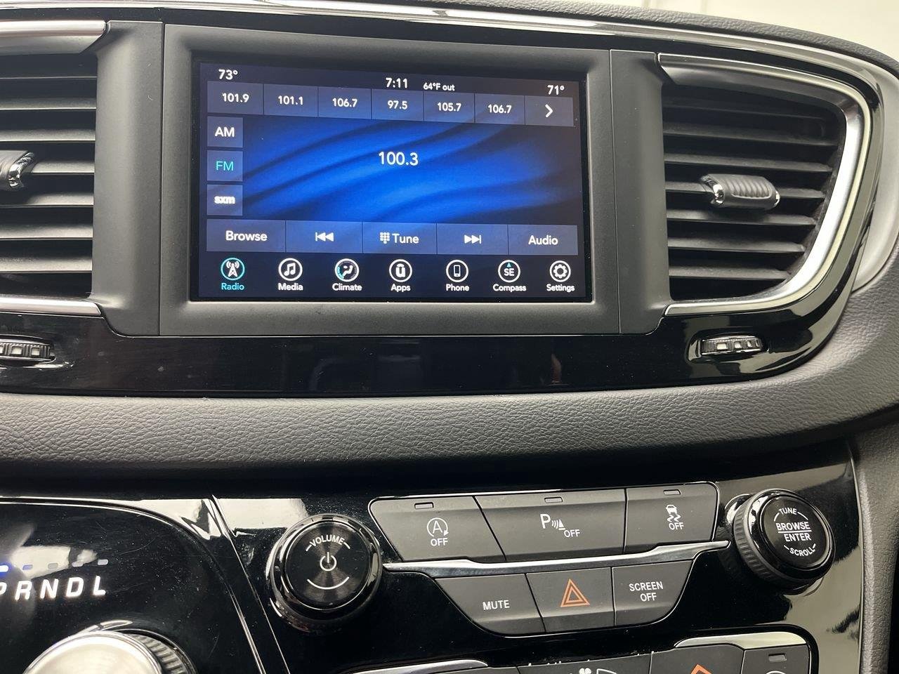 Used 2018 Brilliant Black Crystal Pearlcoat Chrysler Touring Plus image 18