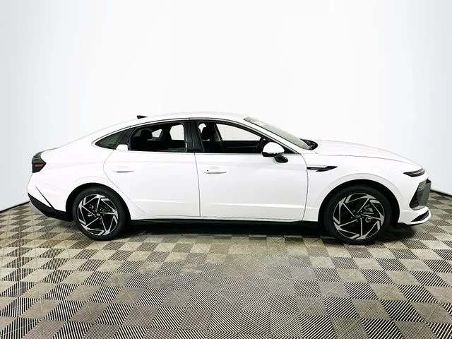 New 2026 White Hyundai SEL Sport image 2
