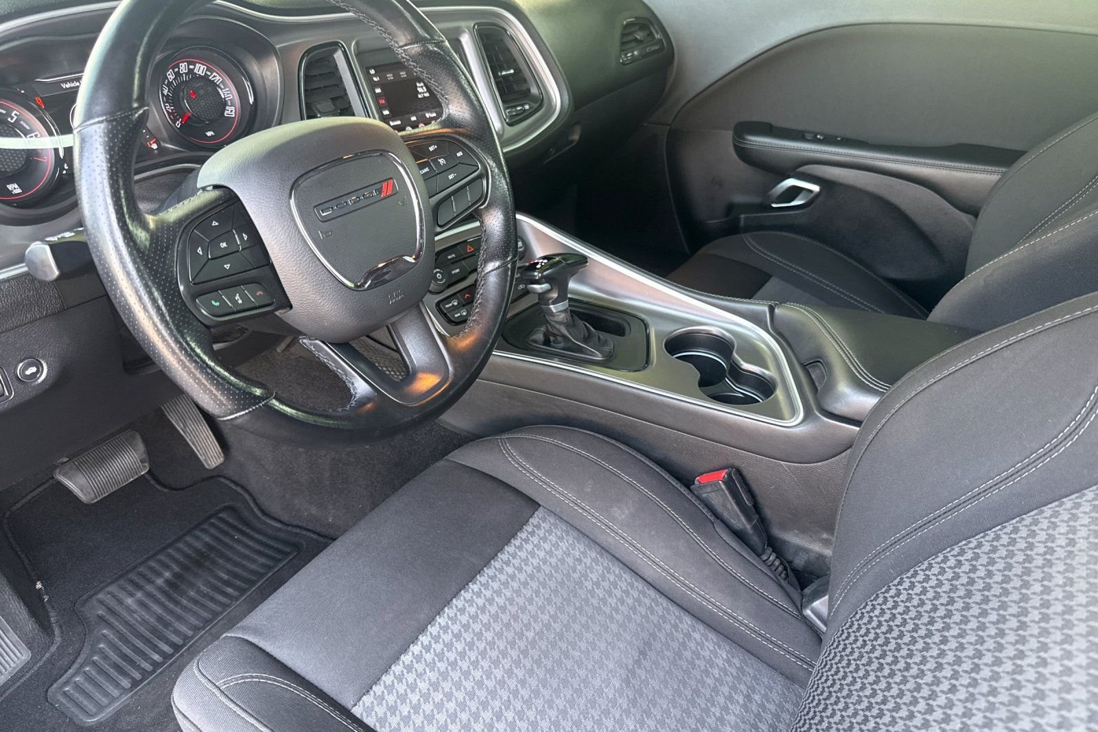 Used 2020 Gray Dodge SXT image 10