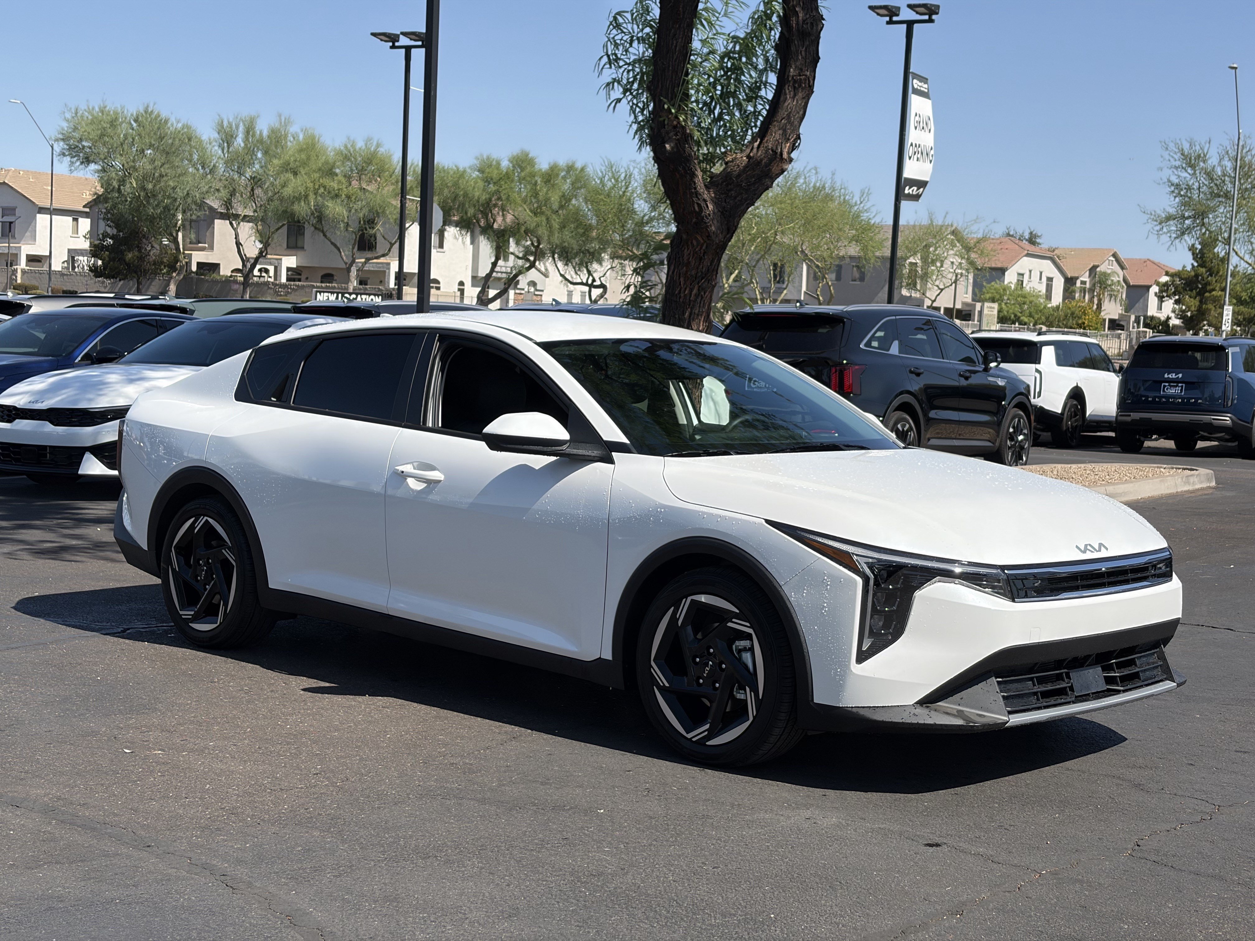 New 2026 Snow White Pearl Kia EX image 32