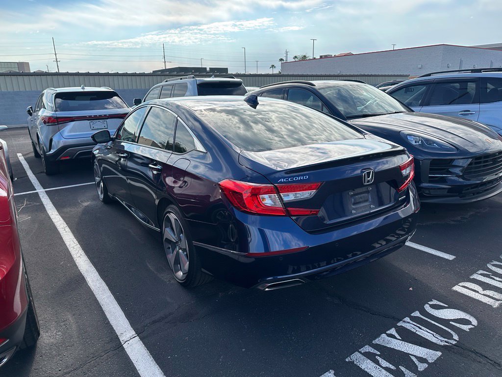 Used 2018 Blue Honda Touring image 8